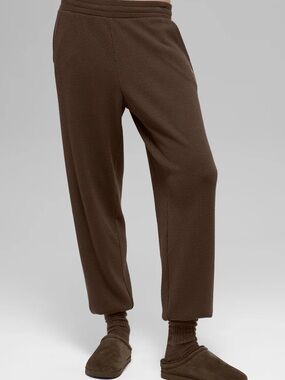 Alo - Waffle Weekend Escape Jogger - Espresso Brown - Small S